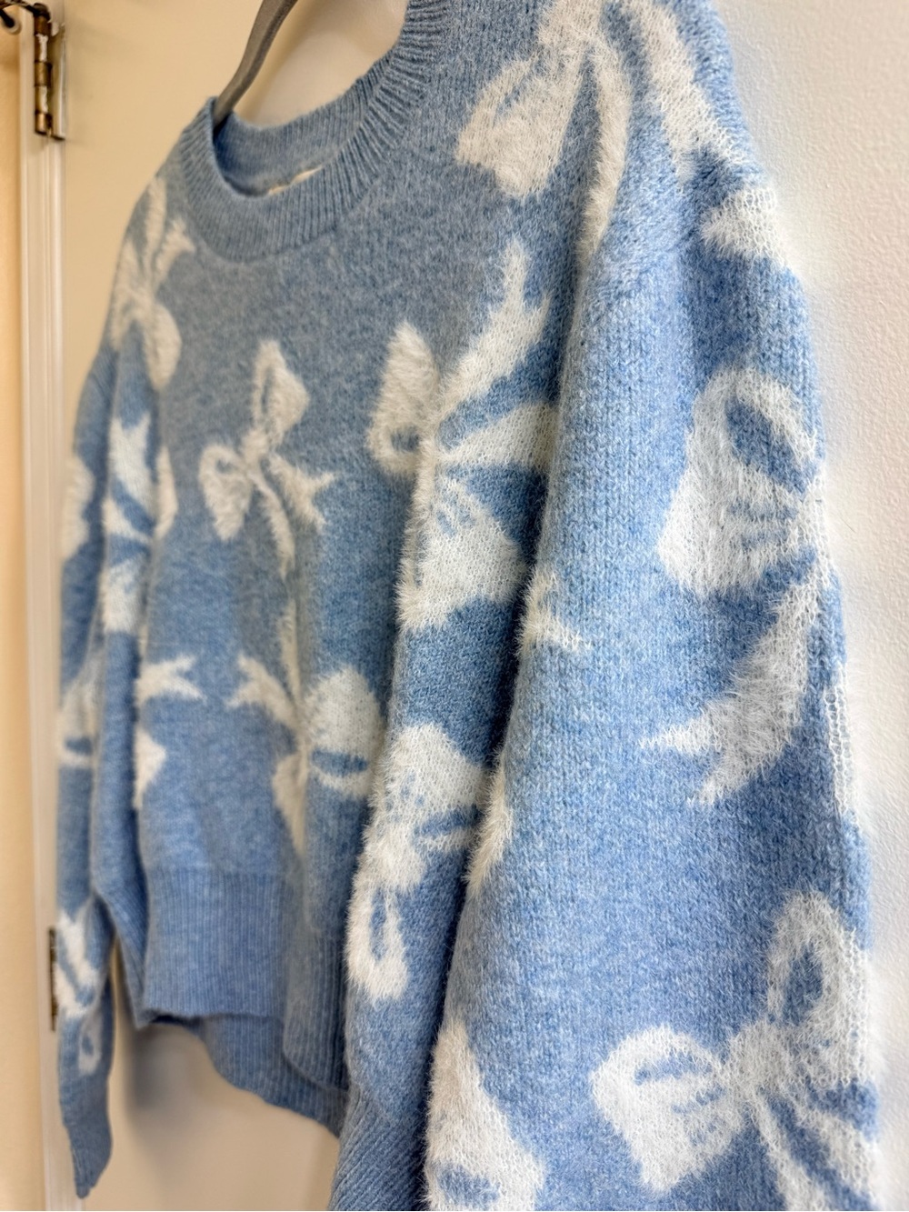 Jessica Simpson Allover Bow Cropped Crewneck Sweater Blue White S - Picture 8 of 11